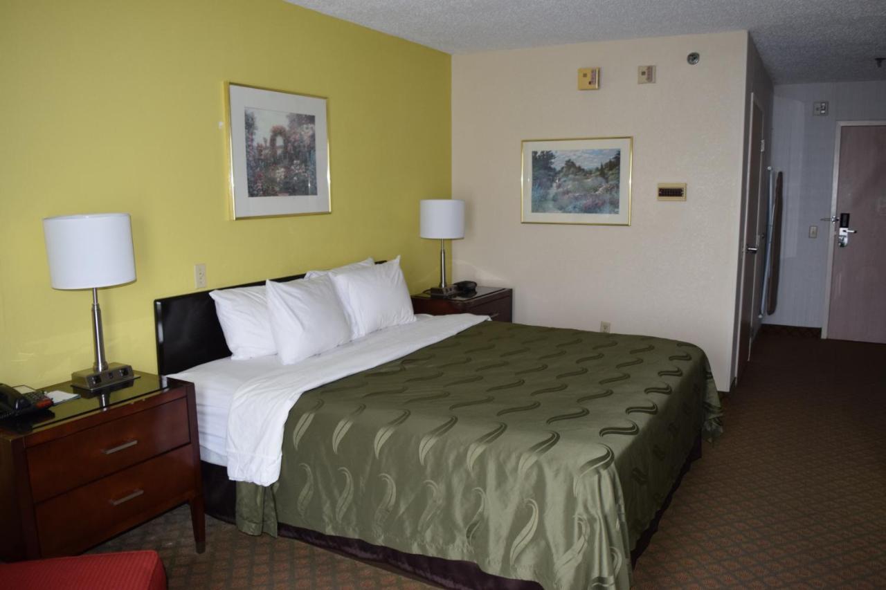 Quality Inn Роки-Маунт Экстерьер фото