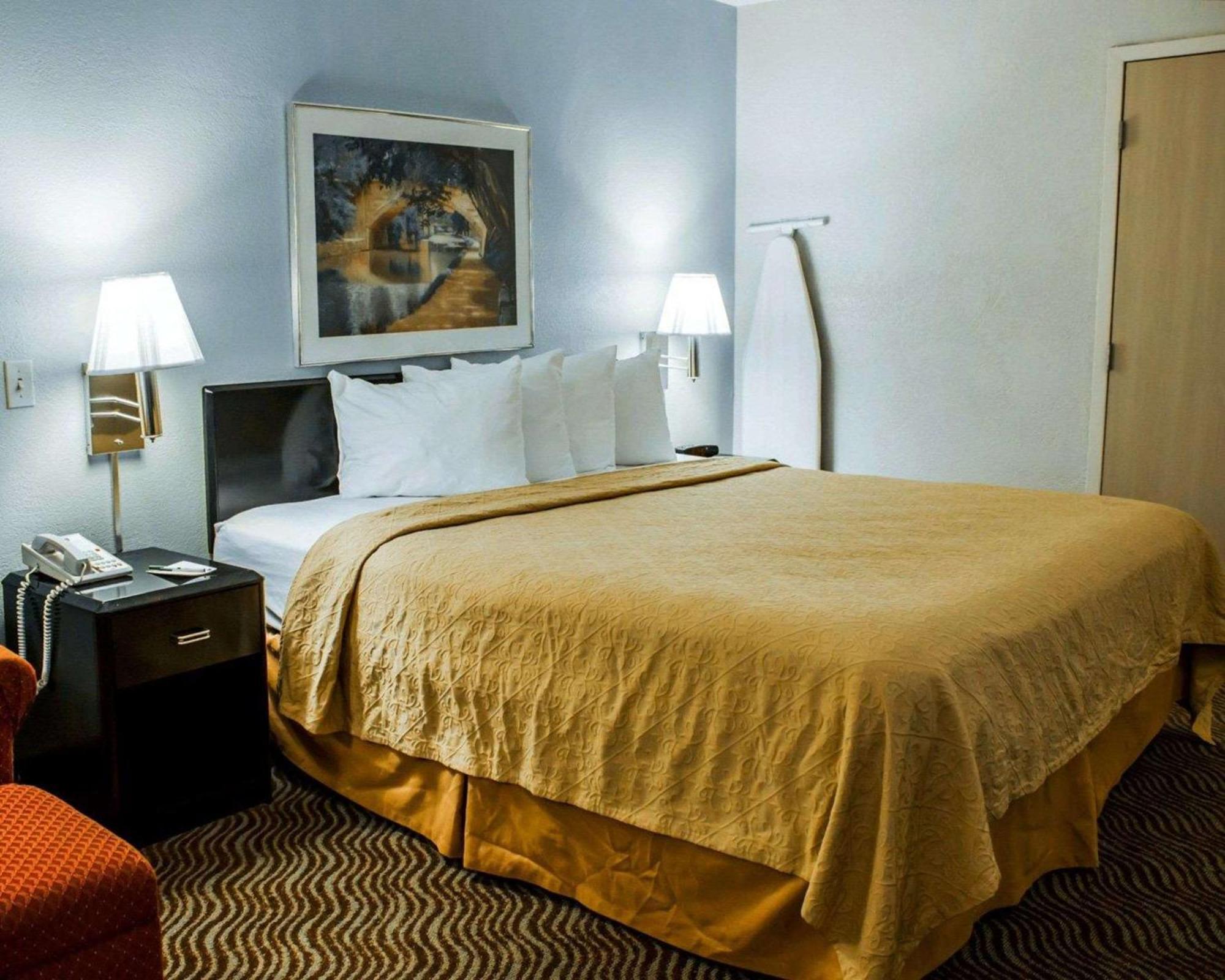 Quality Inn Роки-Маунт Экстерьер фото