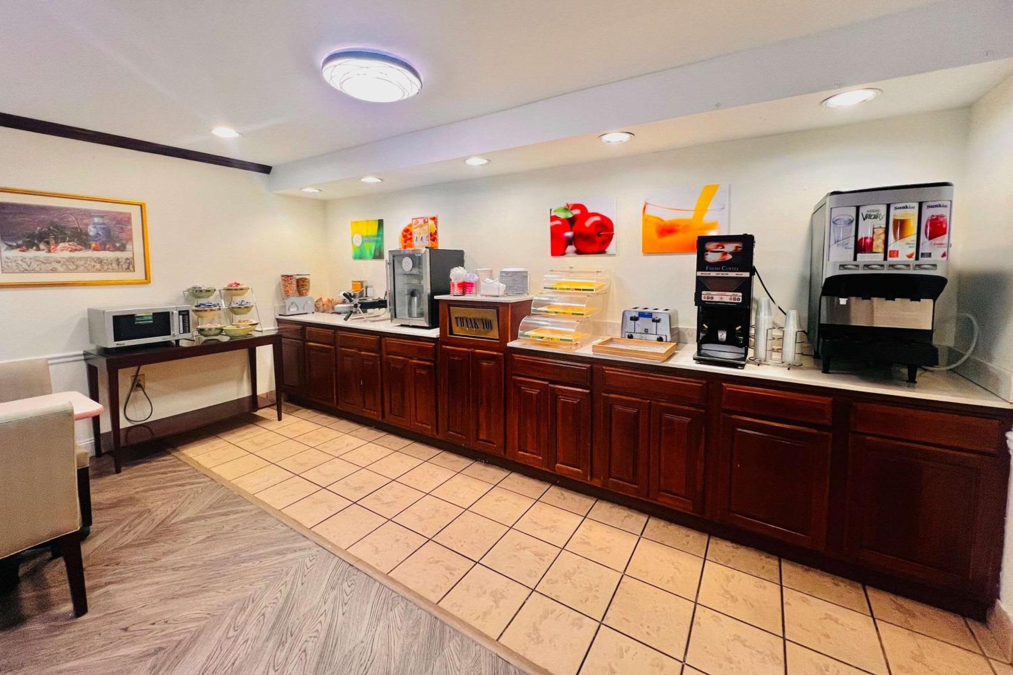 Quality Inn Роки-Маунт Экстерьер фото