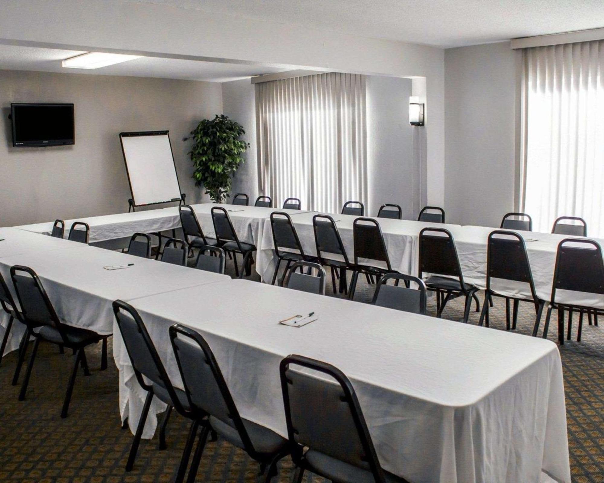 Quality Inn Роки-Маунт Экстерьер фото