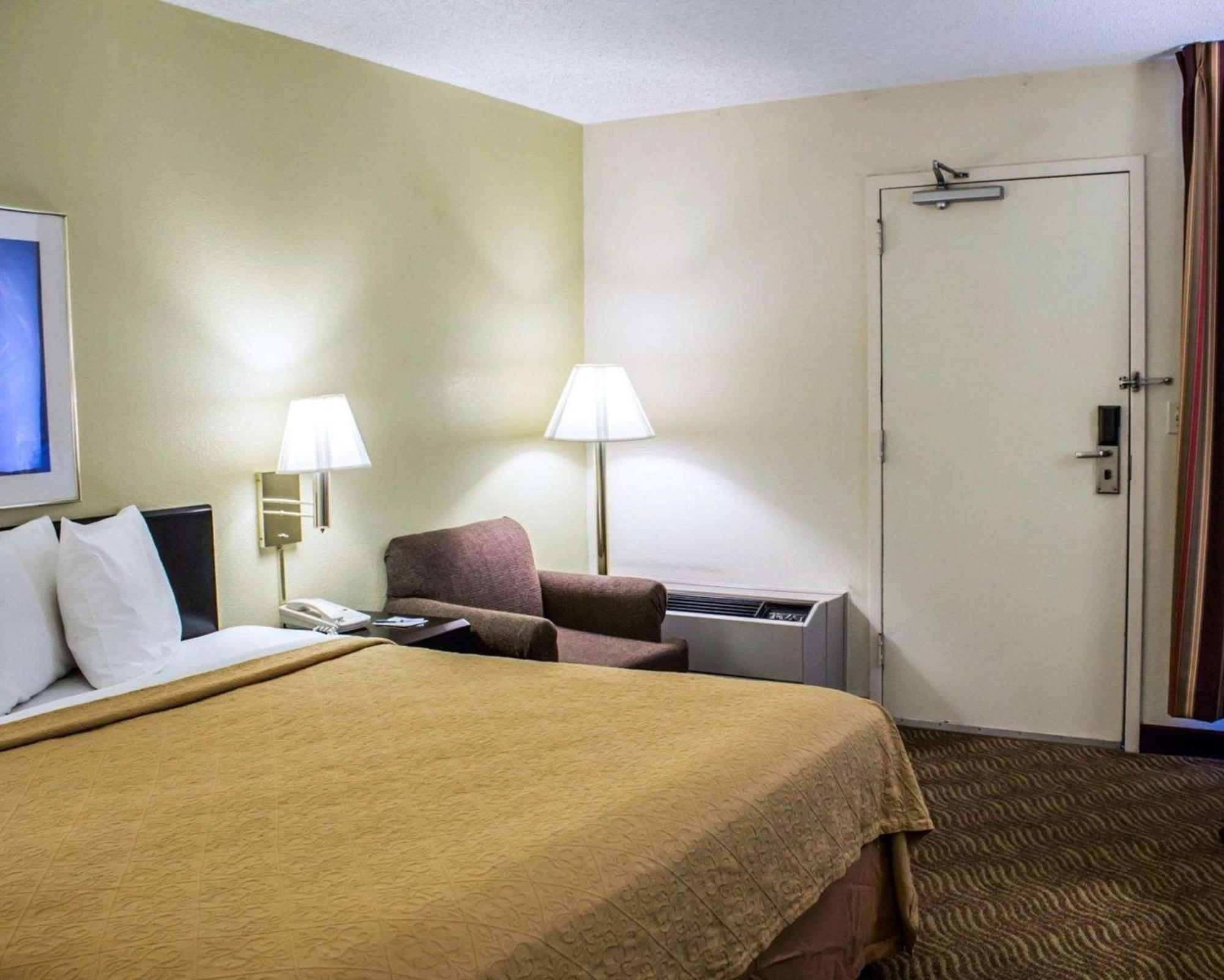 Quality Inn Роки-Маунт Экстерьер фото