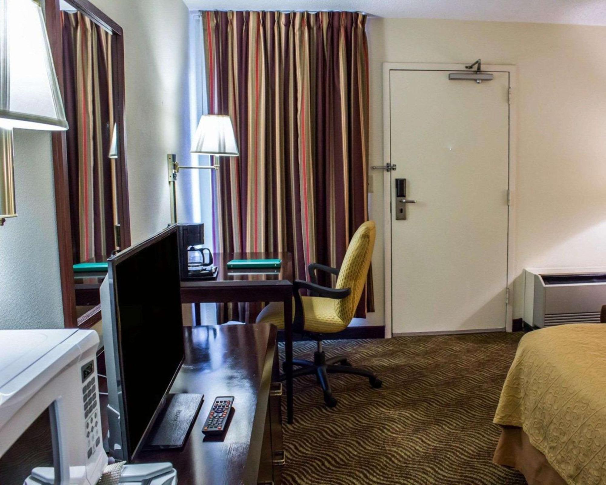 Quality Inn Роки-Маунт Экстерьер фото