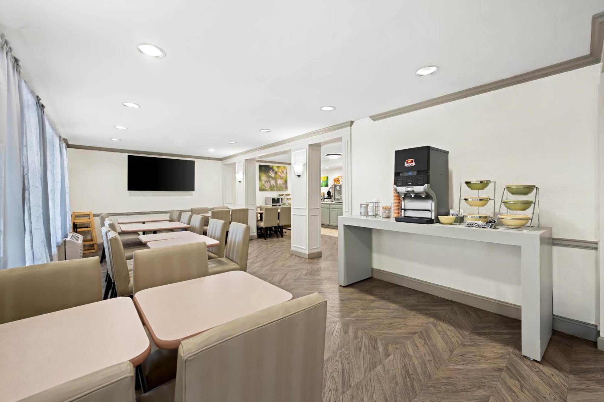 Quality Inn Роки-Маунт Экстерьер фото